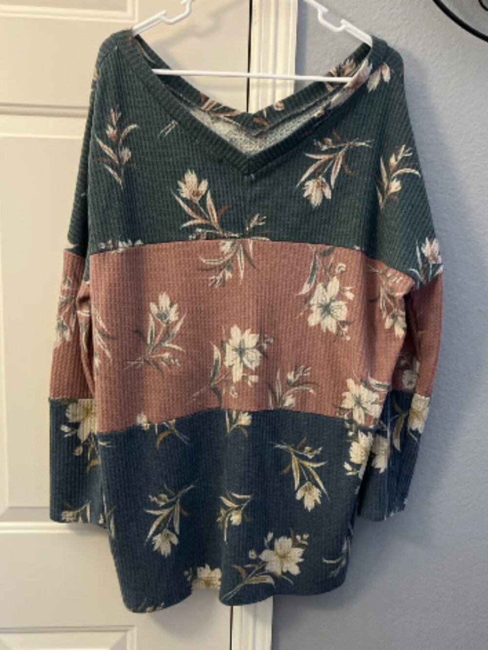 Oddly Brand Size 2X Floral Pattern Waffle Style Top